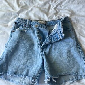 Abercrombie The dad short high rise light wash